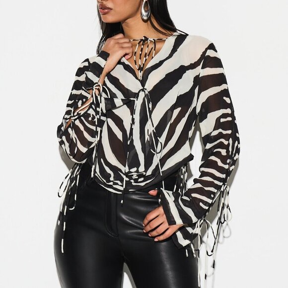 MODA ME COUTURE Tops - Black And White Casual Women's Zebra Print V Neck Bodysuit